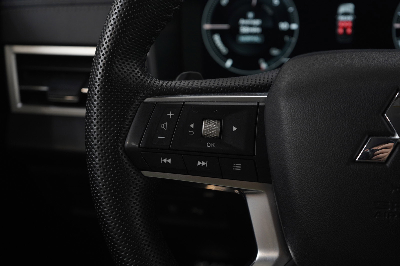 Used 2023 Mitsubishi Outlander SE image 28