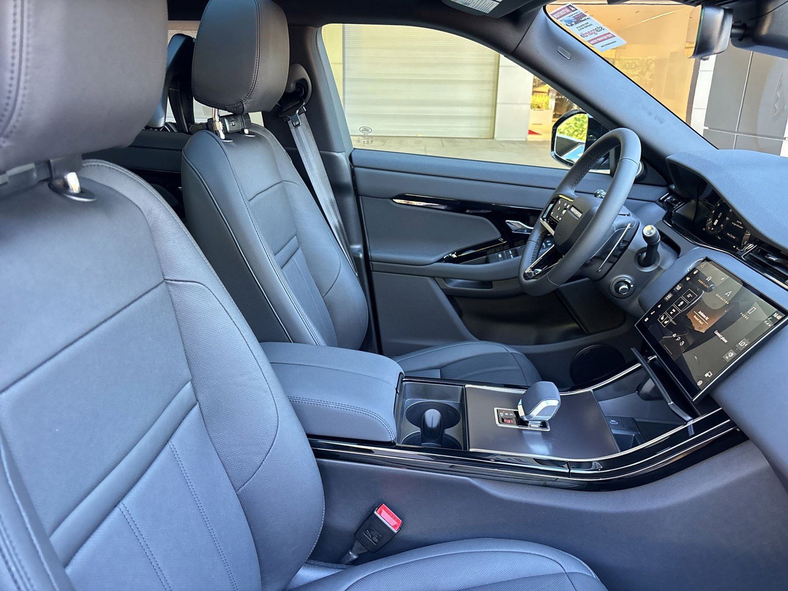 New 2026 Land Rover Range Rover Evoque Dynamic SE AWD/4WD image 31