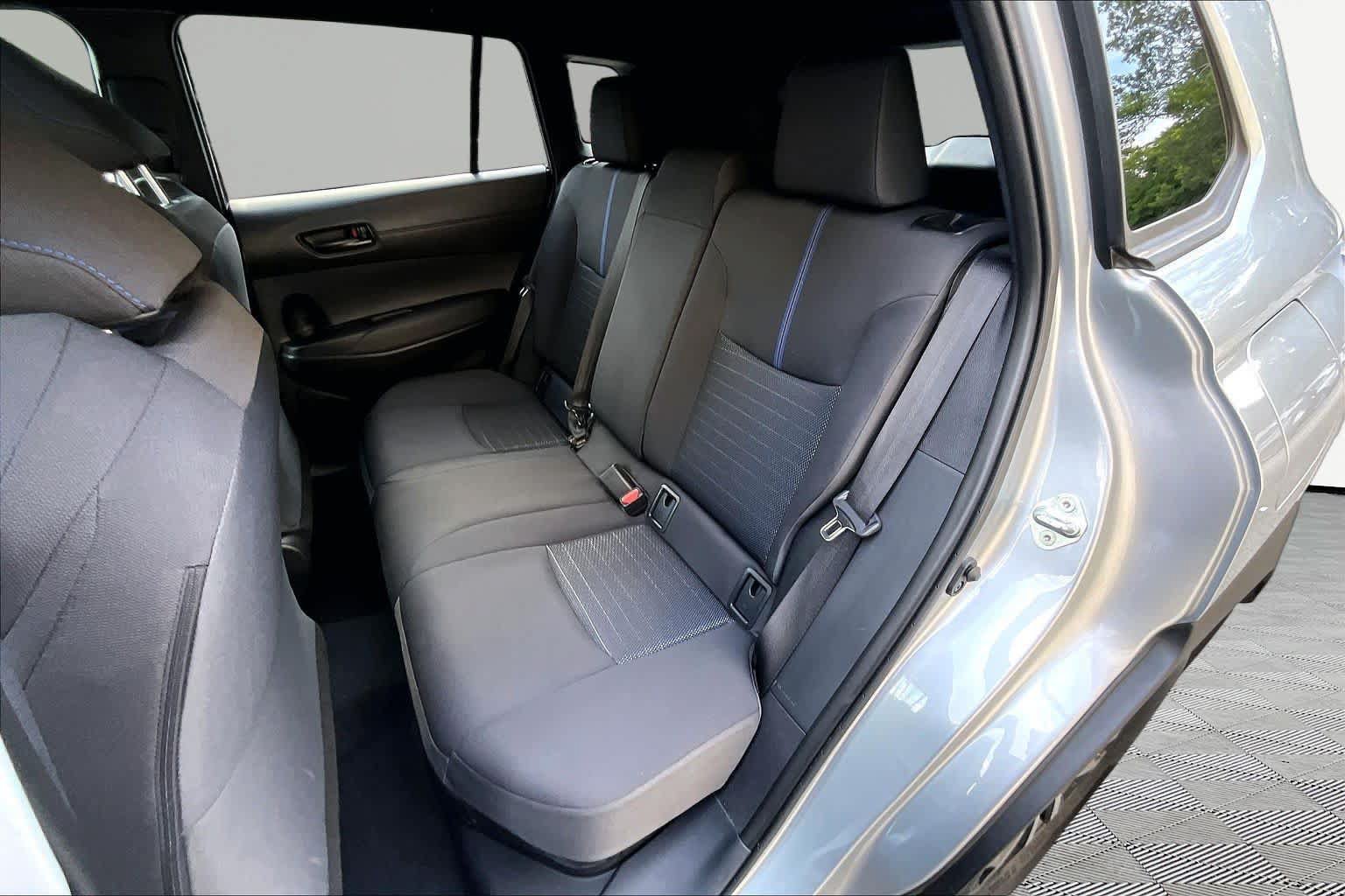 Used 2024 Toyota Corolla Cross AWD Hybrid w/ Moonroof Package image 21