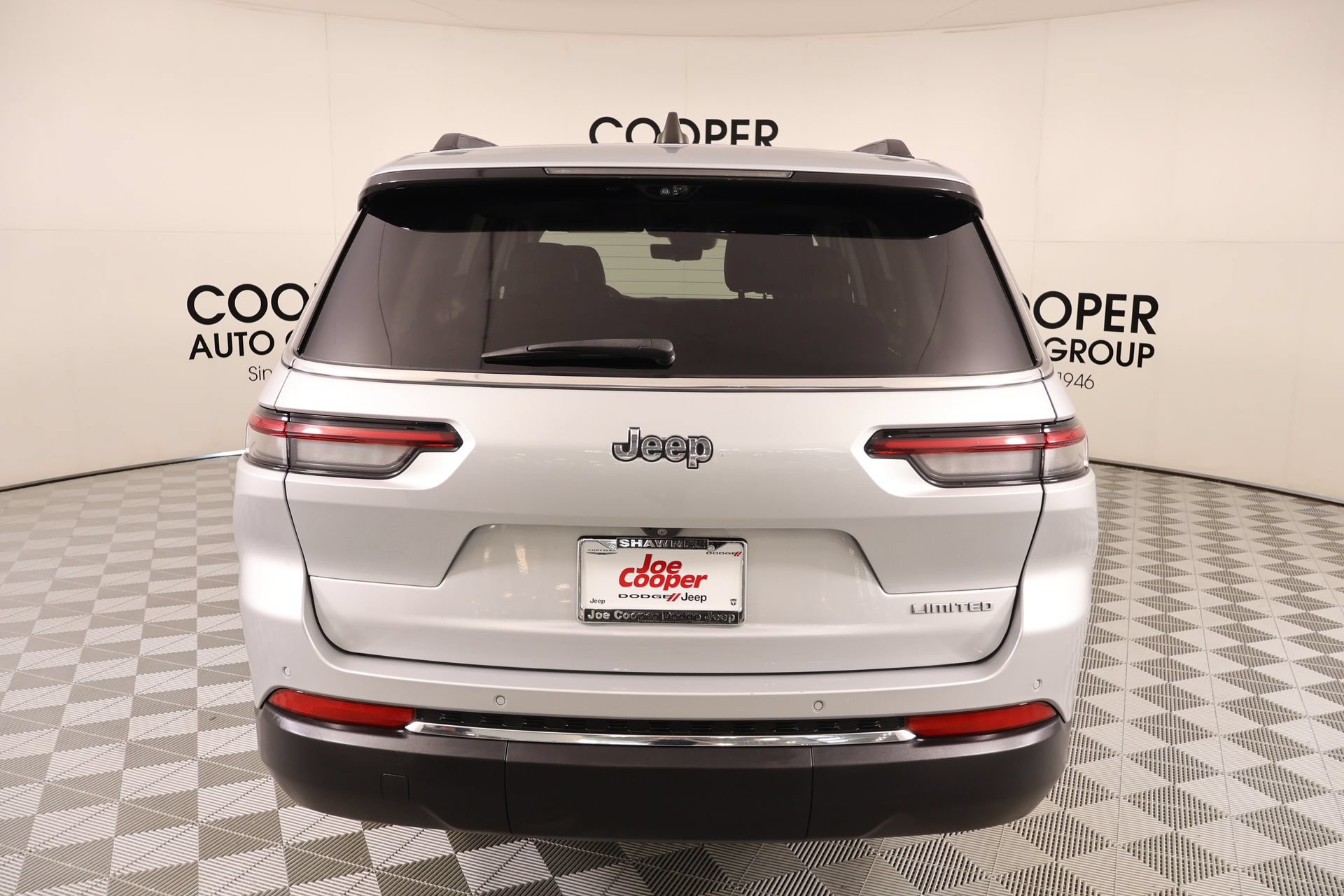 Used 2023 Jeep Grand Cherokee L Limited w/ Luxury Tech Group II RWD image 24