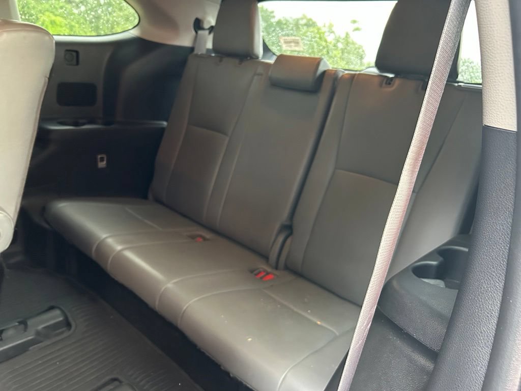 Used 2022 Toyota Highlander XLE AWD/4WD image 13