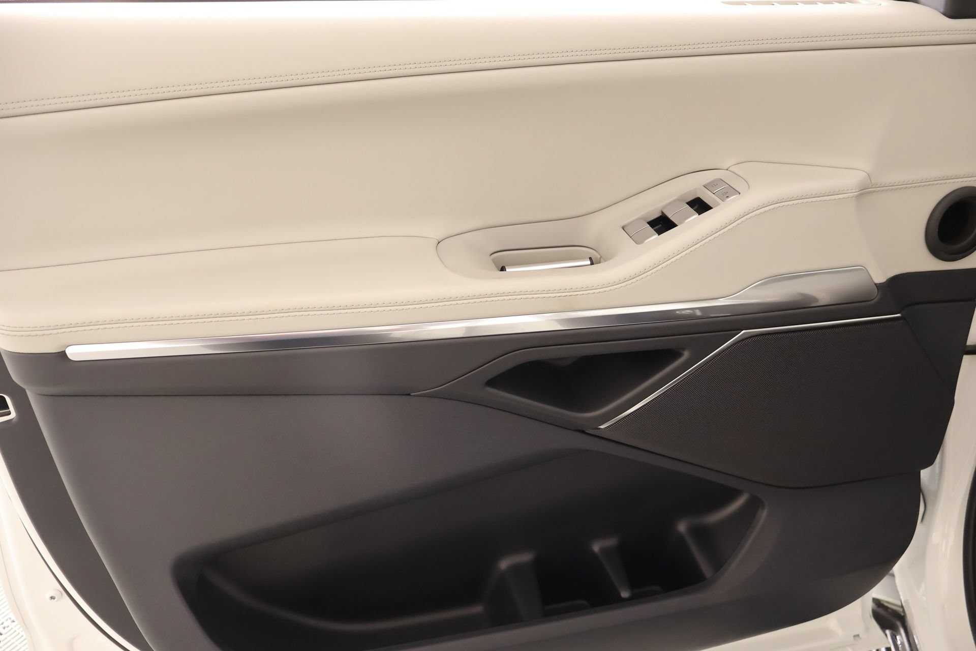 New 2026 Lincoln Navigator Premiere AWD/4WD image 16