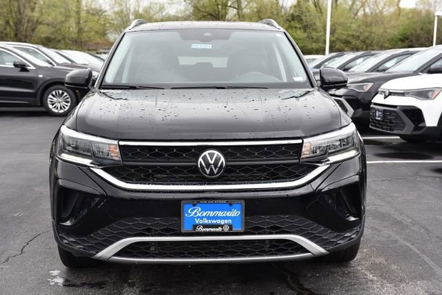 Certified 2023 Volkswagen Taos SE w/ Panoramic Sunroof Package image 4
