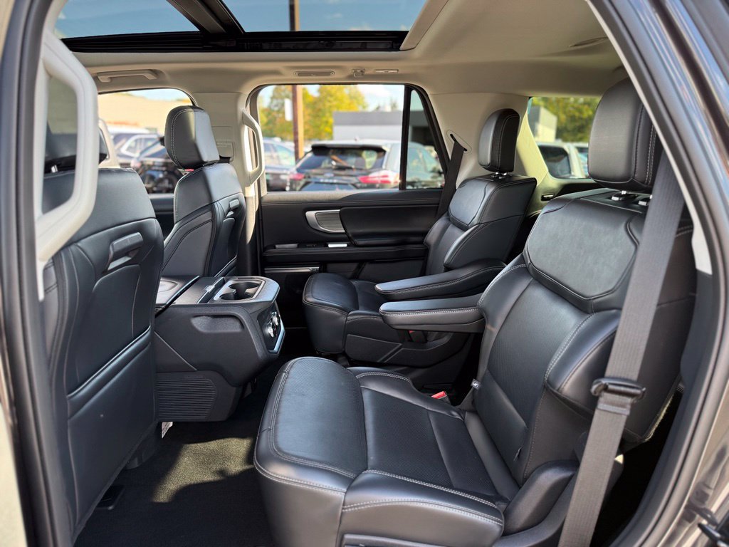 Certified 2025 Ford Expedition Platinum AWD/4WD image 18