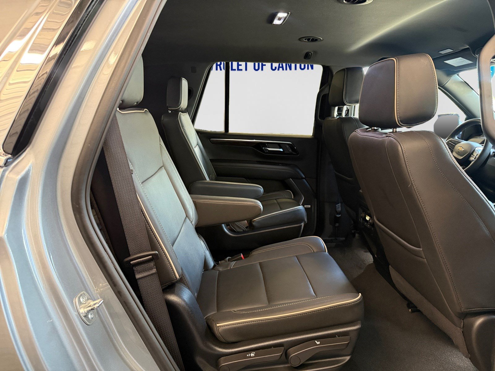 Used 2025 Chevrolet Tahoe Premier AWD/4WD image 15