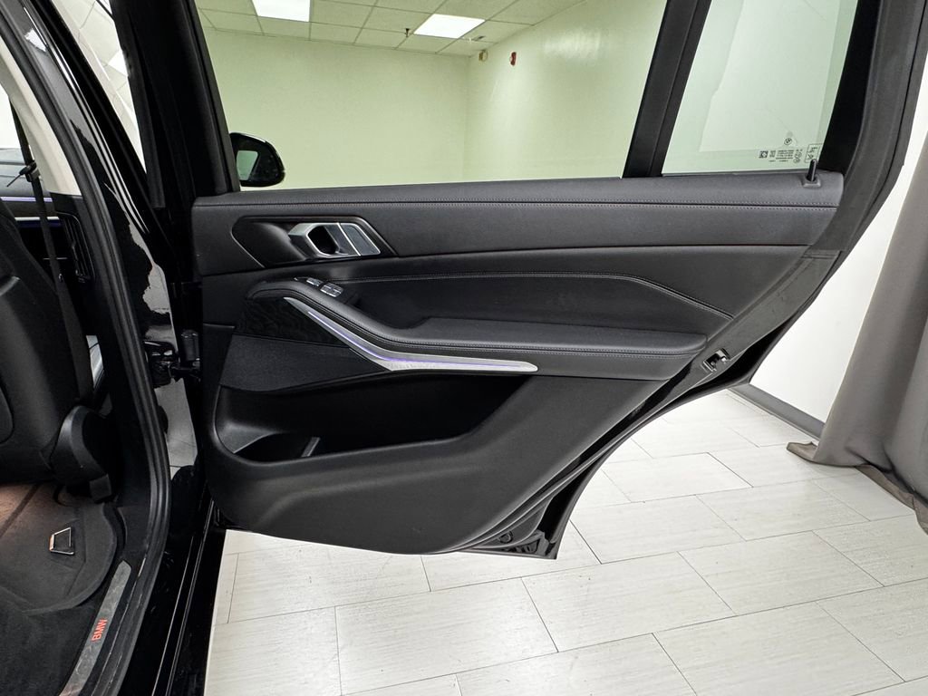 Used 2022 BMW X7 xDrive40i w/ Executive Package image 17