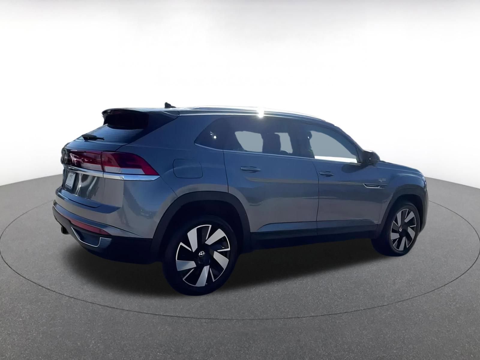 Used 2025 Volkswagen Atlas Cross Sport SE image 15