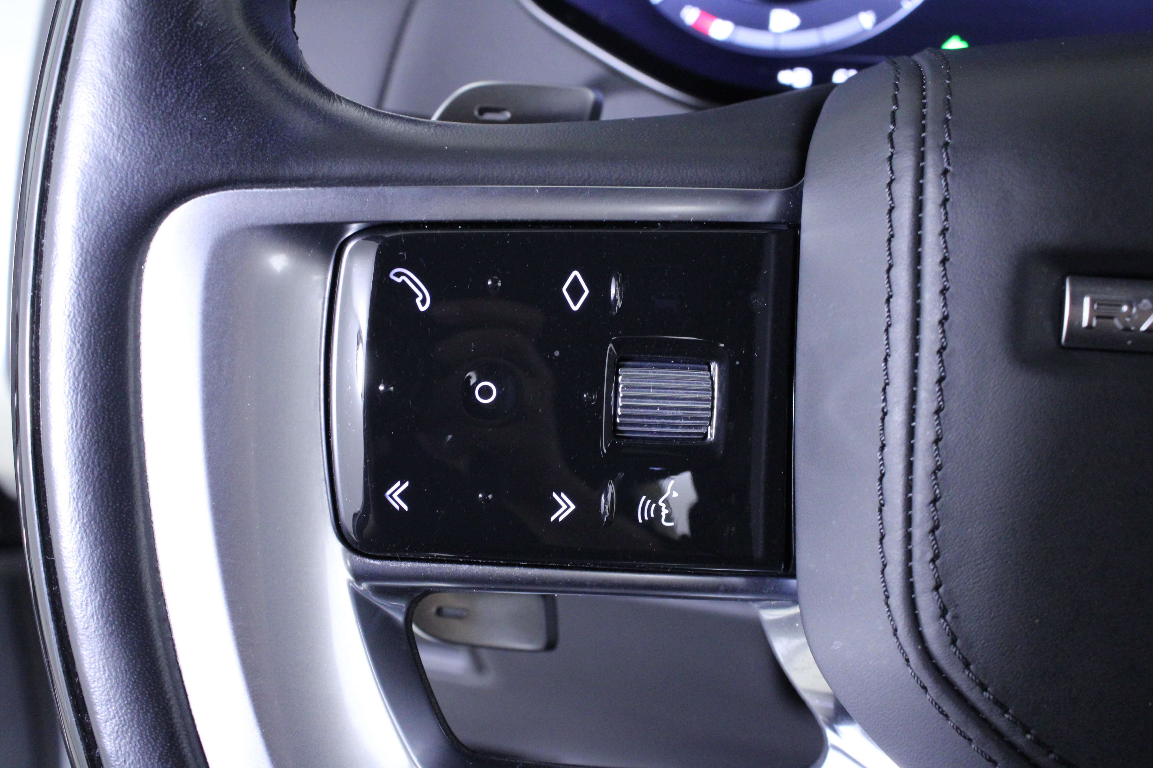 Used 2023 Land Rover Range Rover SE image 23