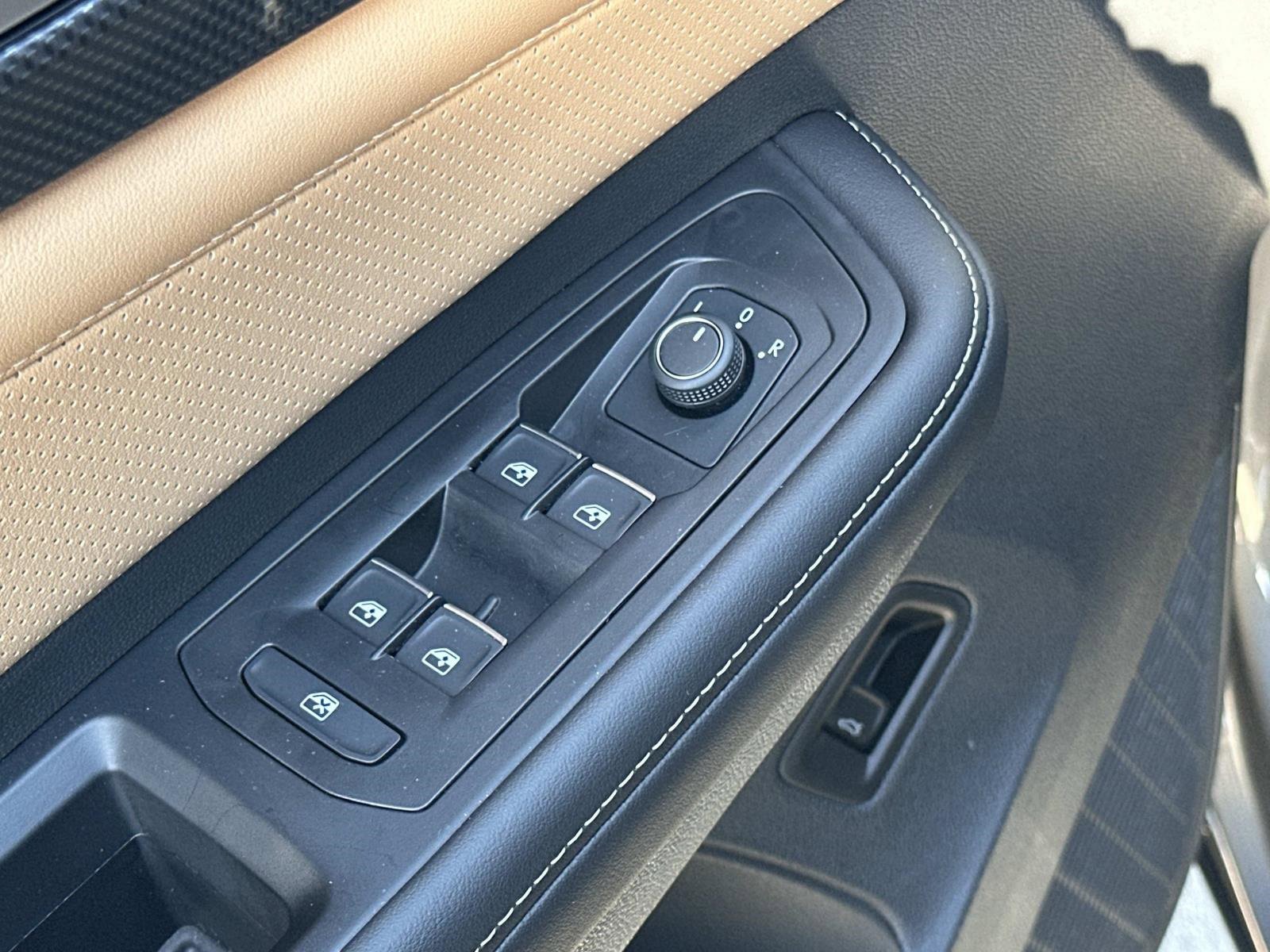 Certified 2025 Volkswagen Atlas Cross Sport SEL R-Line image 17