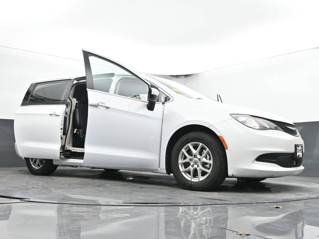 Used 2023 Chrysler Voyager LX FWD image 50