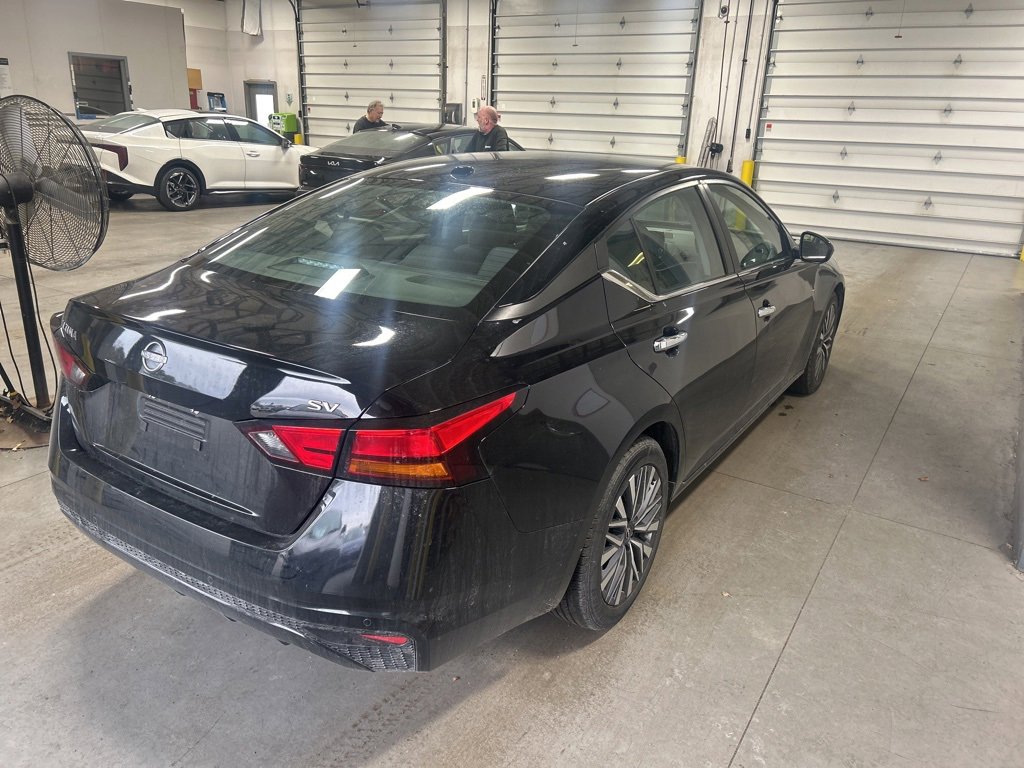 Used 2023 Nissan Altima 2.5 SV image 4