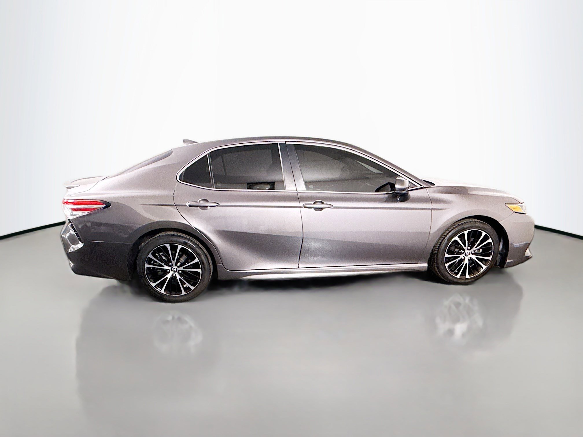 Used 2020 Toyota Camry SE FWD image 11