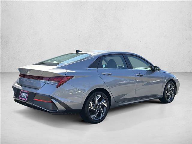 Used 2025 Hyundai Elantra SEL FWD image 5