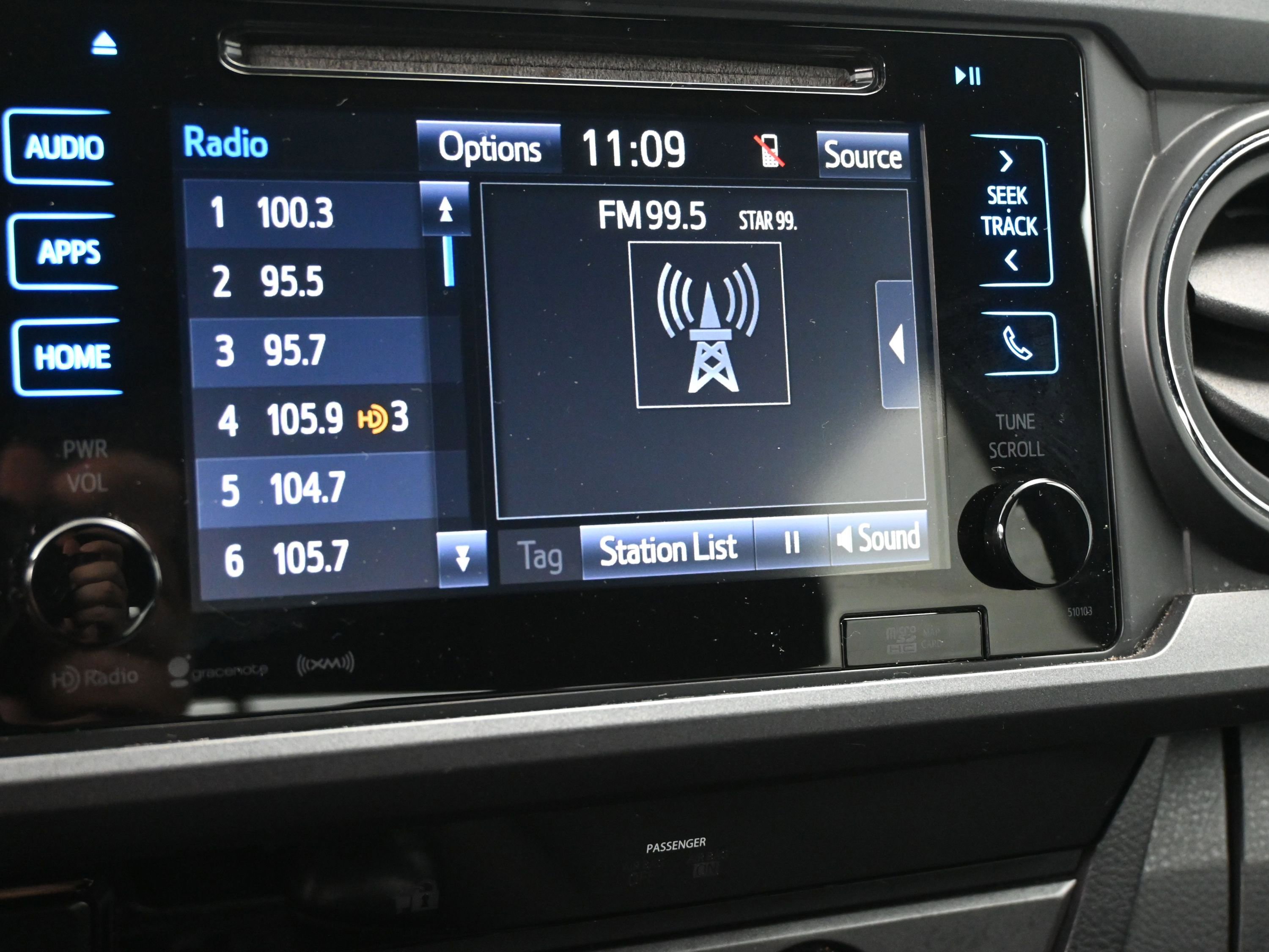 Used 2017 Toyota Tacoma TRD Sport image 12