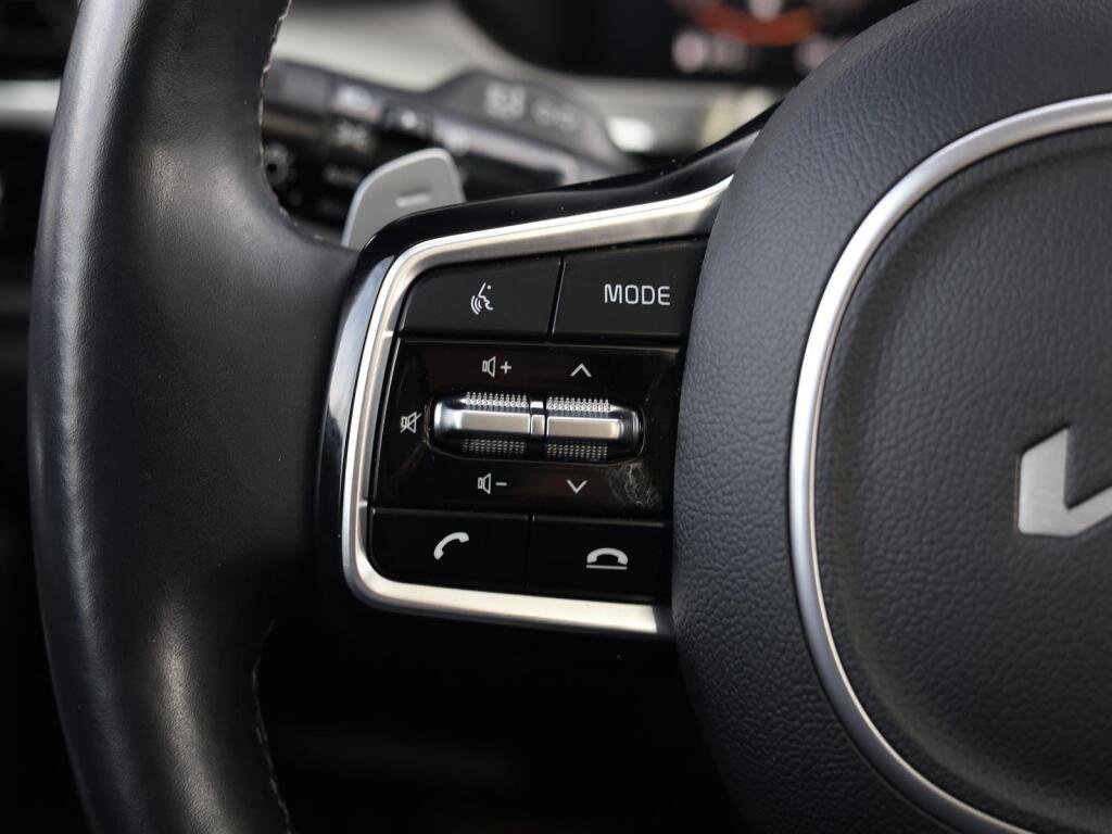 Used 2023 Kia Sorento SX image 16