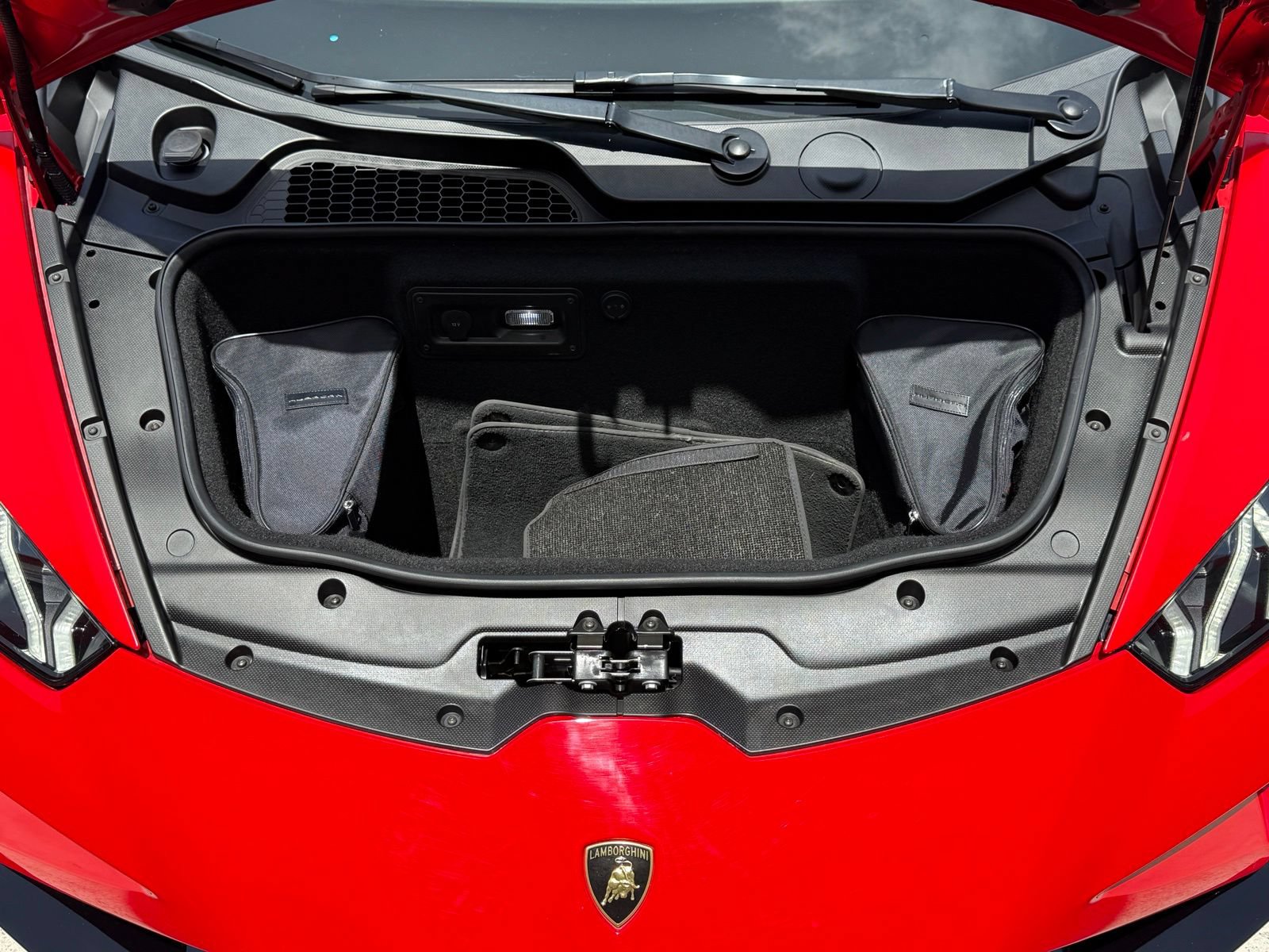 Used 2022 Lamborghini Huracan EVO RWD image 37