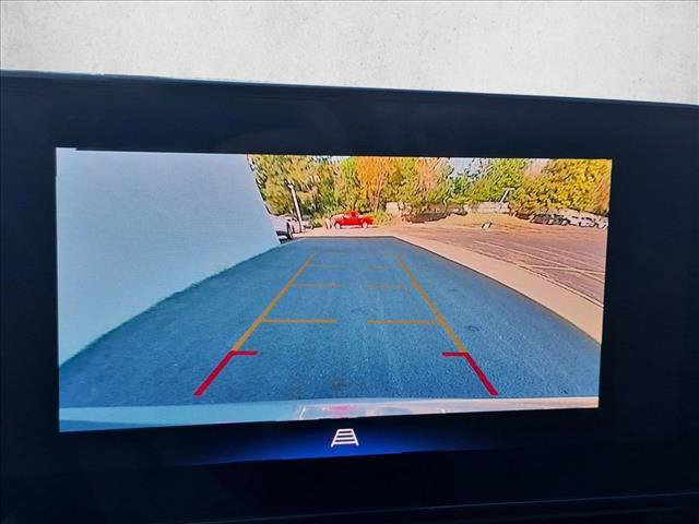 Used 2025 Chevrolet Trax RS w/ Sunroof Package FWD image 13