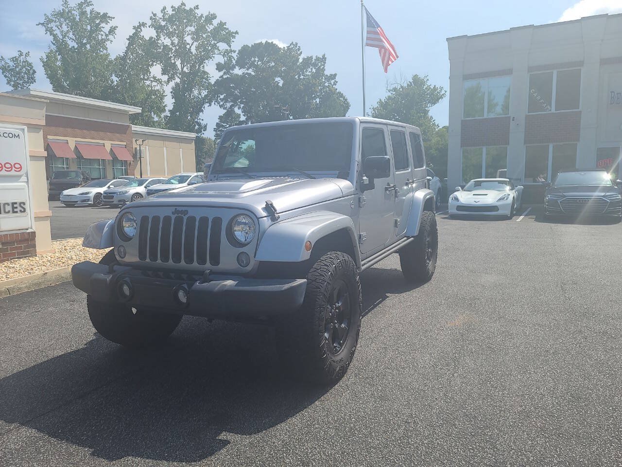 Used 2015 Jeep Wrangler Unlimited Sahara AWD/4WD image 3