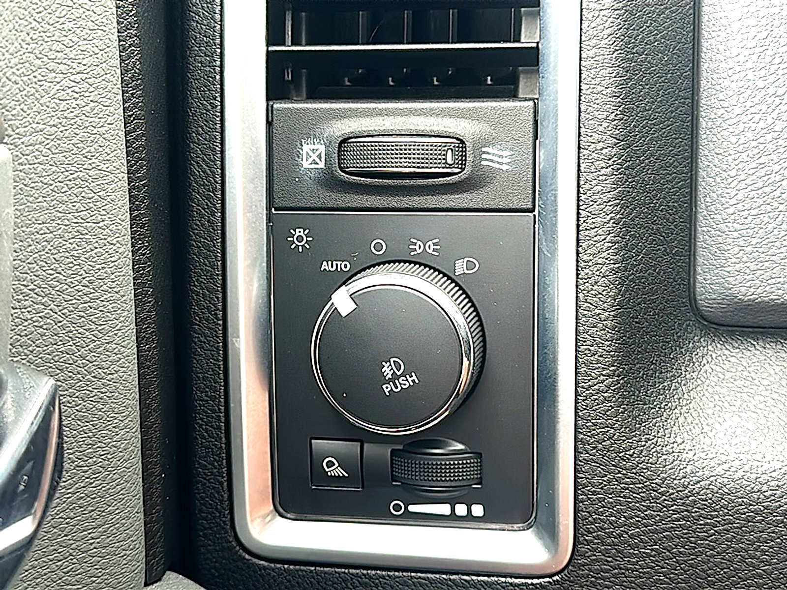 Used 2015 RAM 1500 Lone Star image 34