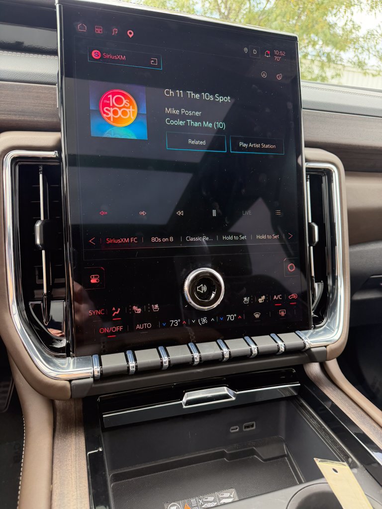 Used 2026 GMC Yukon XL Denali Ultimate w/ LPO, Floor Liner Package AWD/4WD image 15