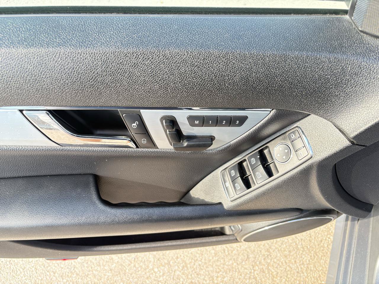 Used 2010 Mercedes-Benz C 300 Sedan image 30