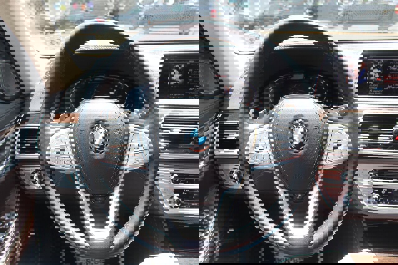 Used 2020 BMW 750i xDrive image 40