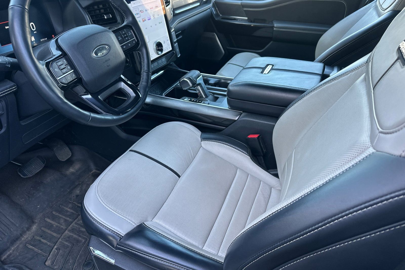 Used 2023 Ford F150 Lightning Platinum AWD/4WD image 6