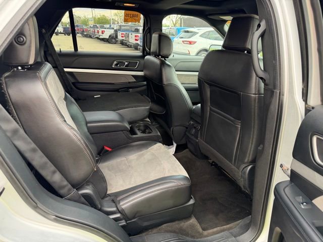 Used 2017 Ford Explorer XLT w/ XLT Technology Feature Bundle AWD/4WD image 11