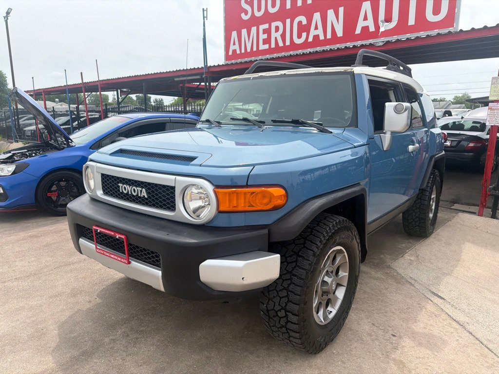 Used 2012 Toyota FJ Cruiser 4WD w/ Upgrade Pkg image 2