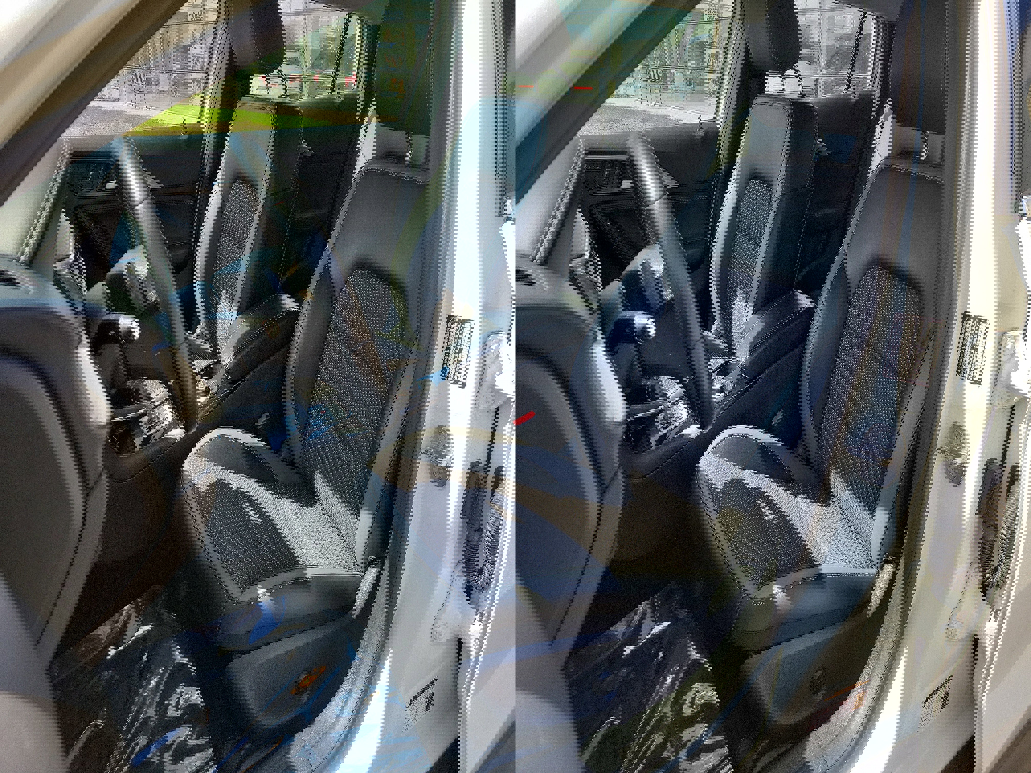 Used 2019 INFINITI QX30 Premium w/ Navigation Package image 4