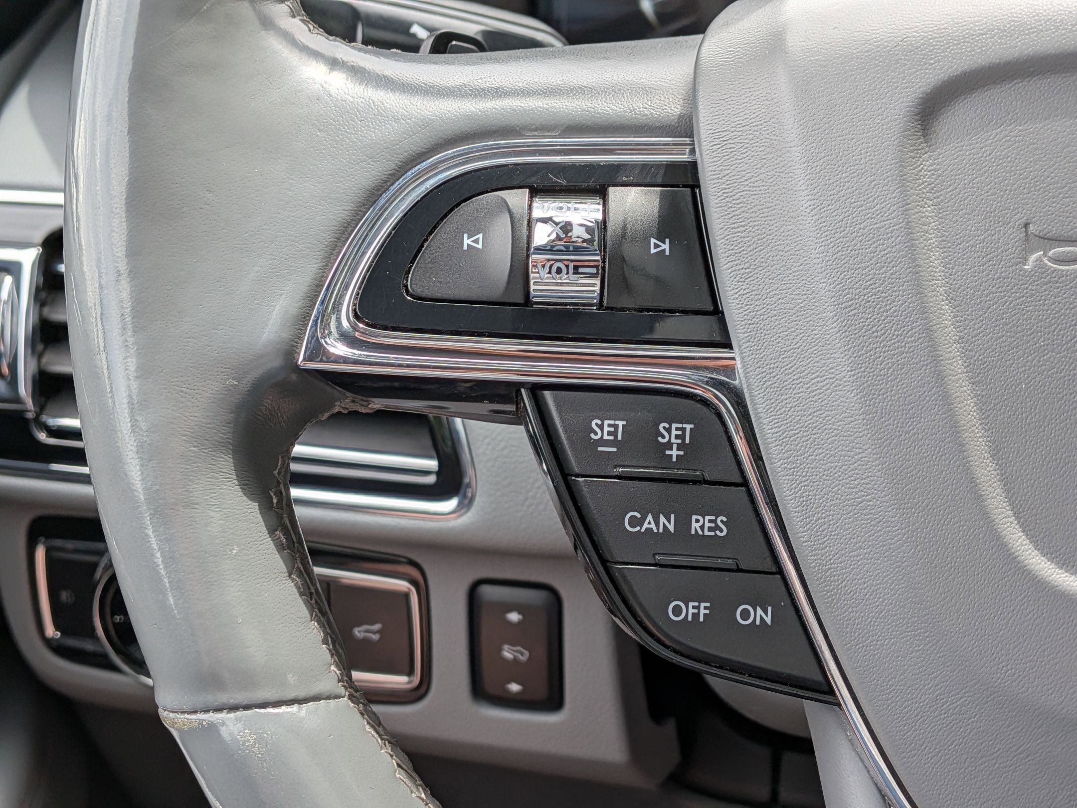 Used 2018 Lincoln Navigator Reserve AWD/4WD image 17