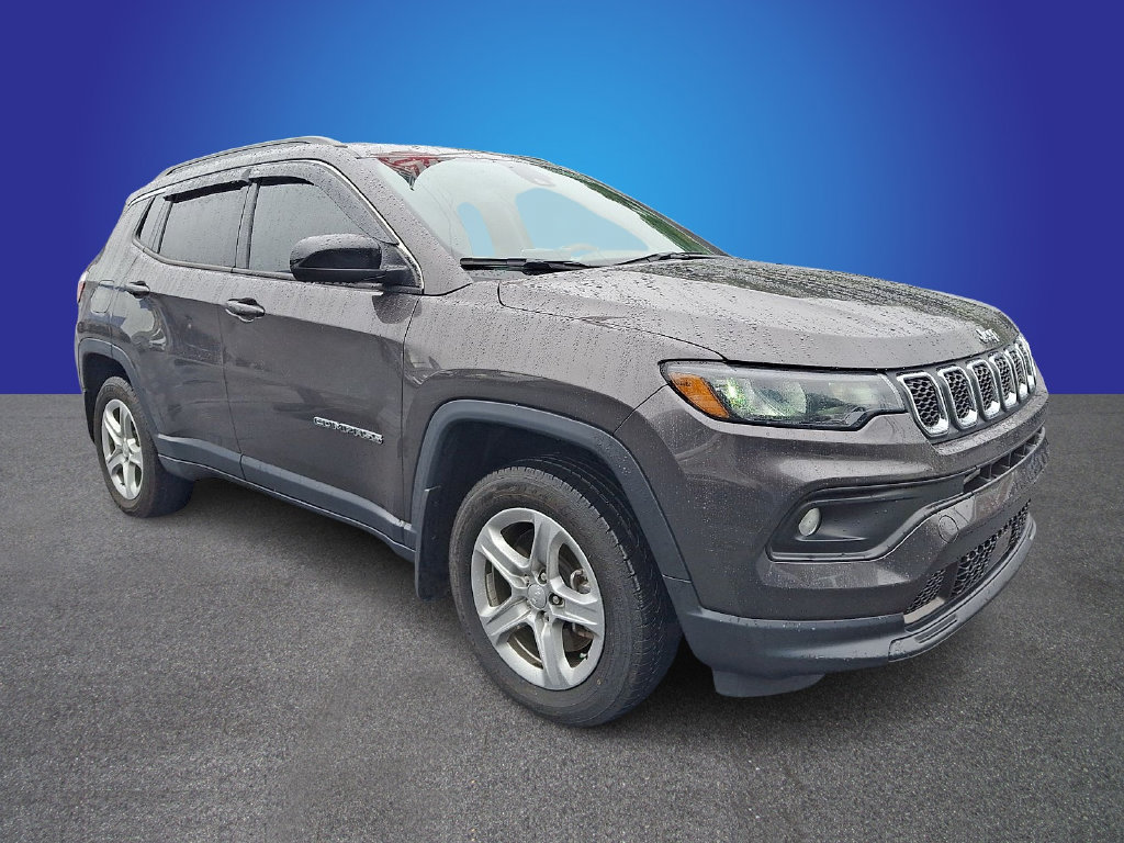 Used 2023 Jeep Compass Latitude AWD/4WD image 3