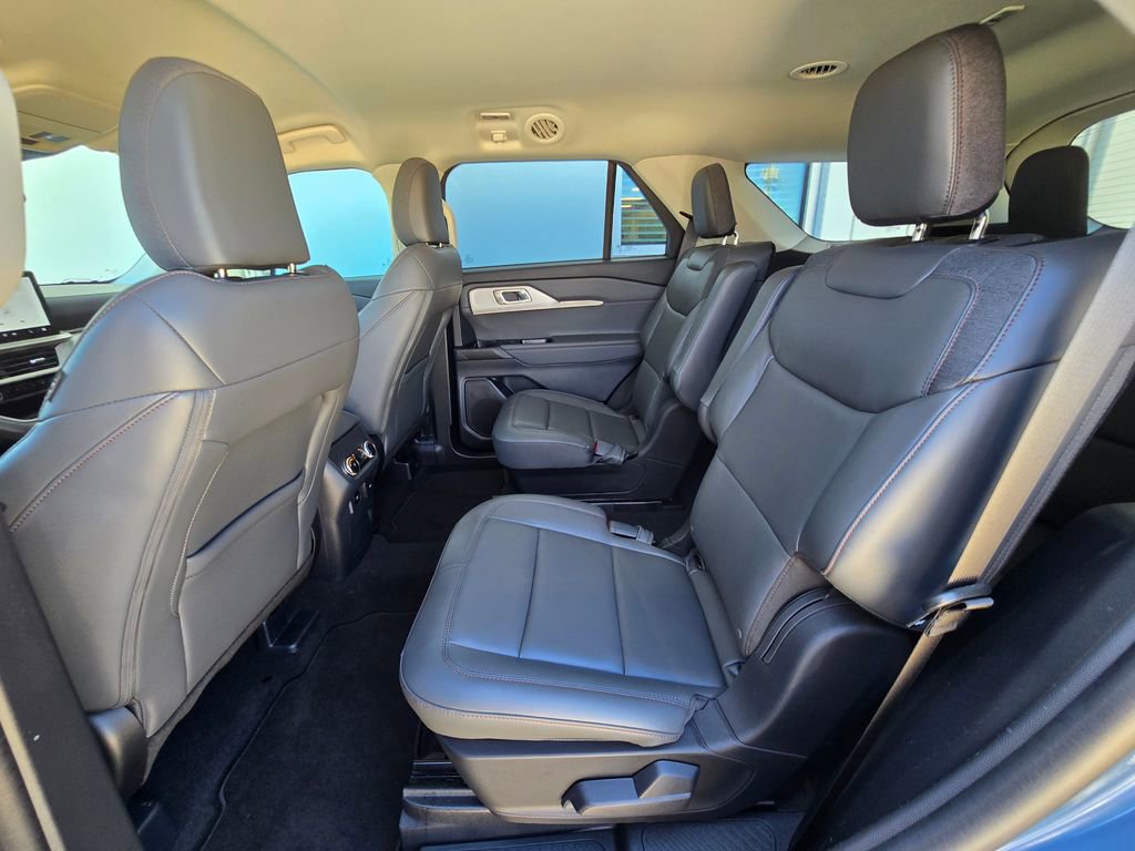 Used 2025 Ford Explorer Active w/ Active Comfort Package image 15