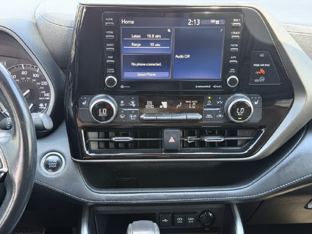 Used 2021 Toyota Highlander XLE FWD image 16