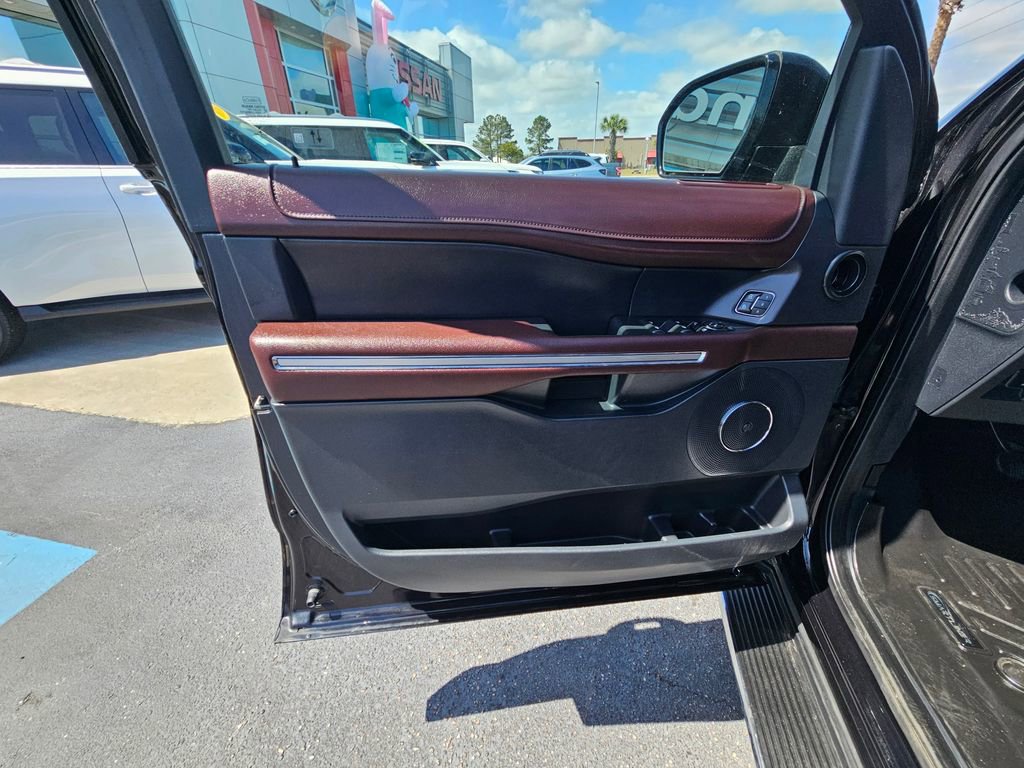 Used 2022 Ford Expedition Limited AWD/4WD image 17