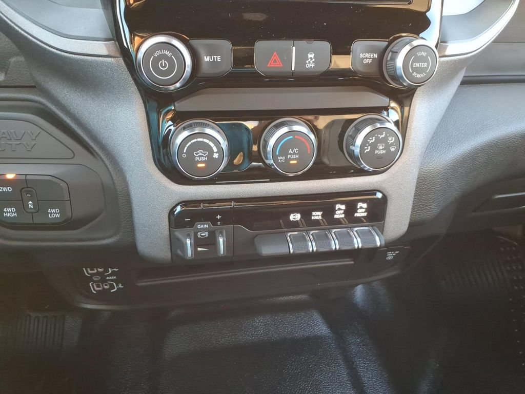 New 2026 RAM 2500 Tradesman w/ Chrome Appearance Group AWD/4WD image 14