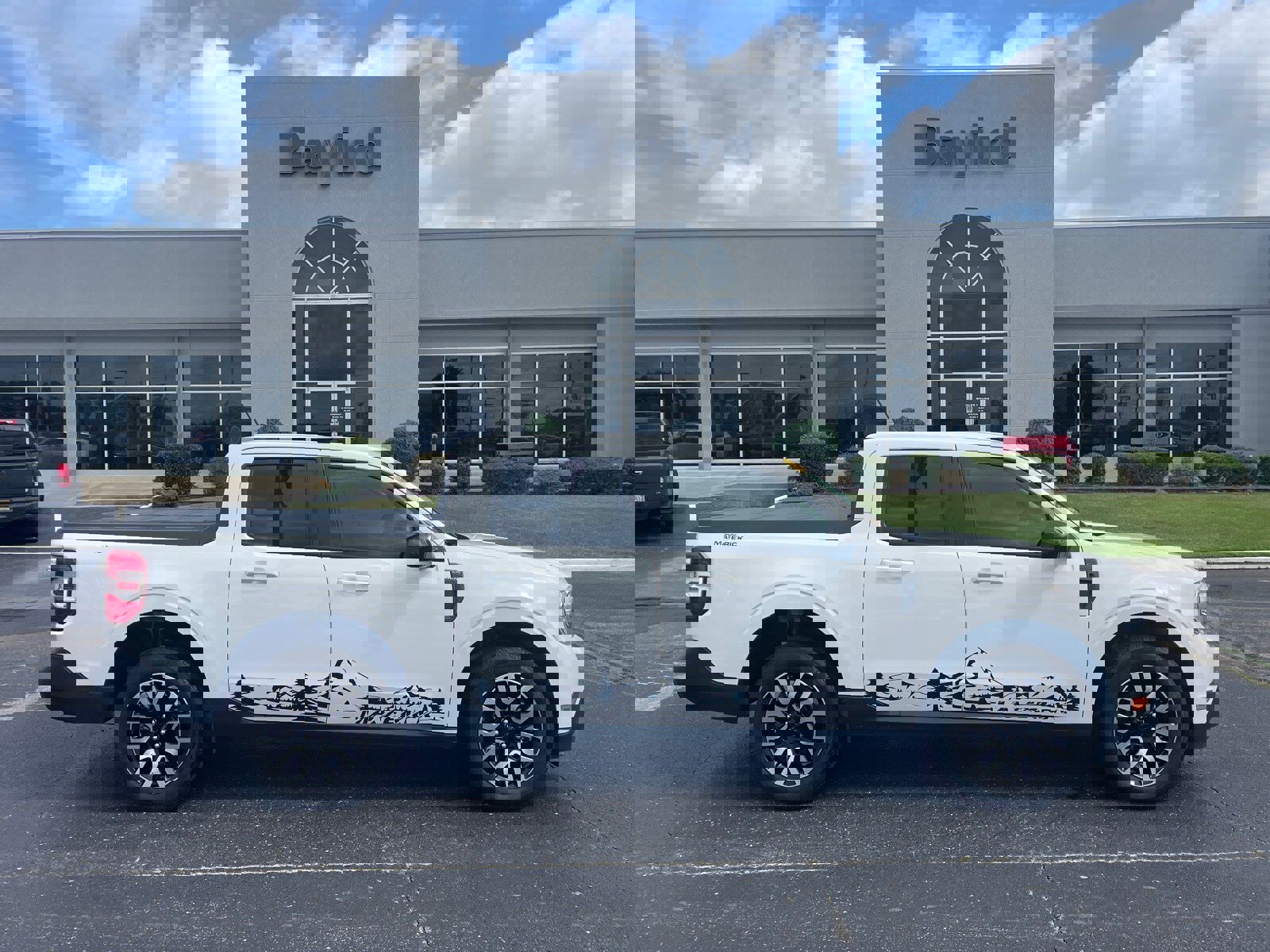 Used 2024 Ford Maverick Lariat image 1