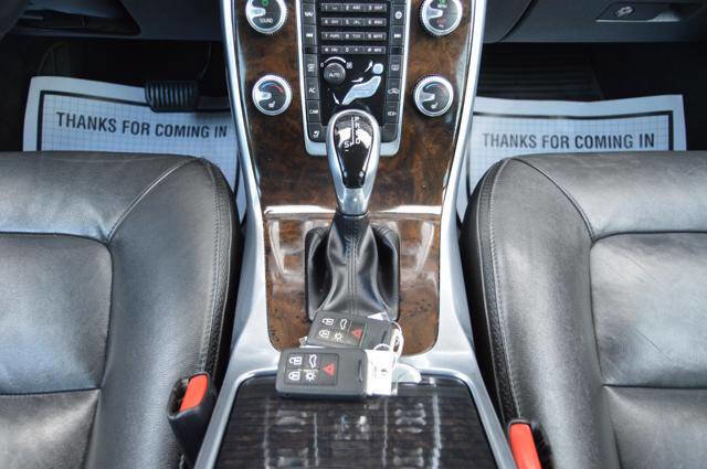 Used 2016 Volvo XC70 T5 Premier w/ Proximity Package image 25