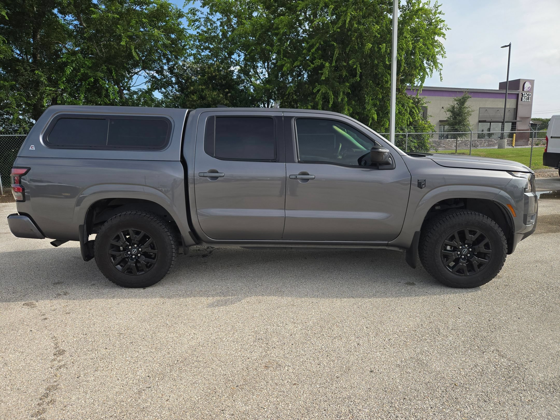 Used 2026 Nissan Frontier SV w/ SV Convenience Package RWD image 2
