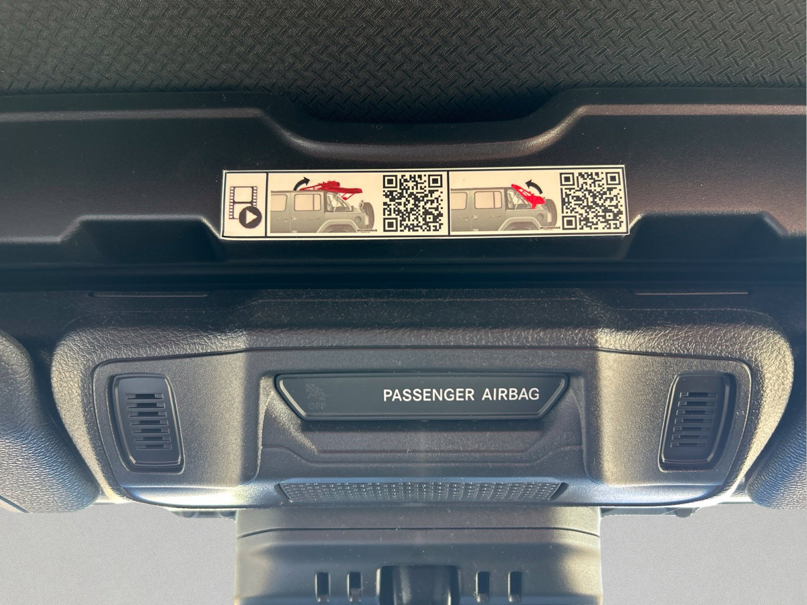 Certified 2024 Jeep Wrangler Sport AWD/4WD image 30