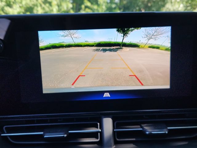 New 2026 Chevrolet Trax LT w/ Sunroof Package FWD image 30