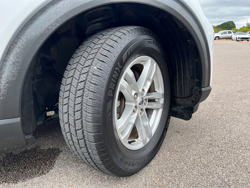 Used 2021 Ford Explorer XLT w/ Equipment Group 202A RWD image 9