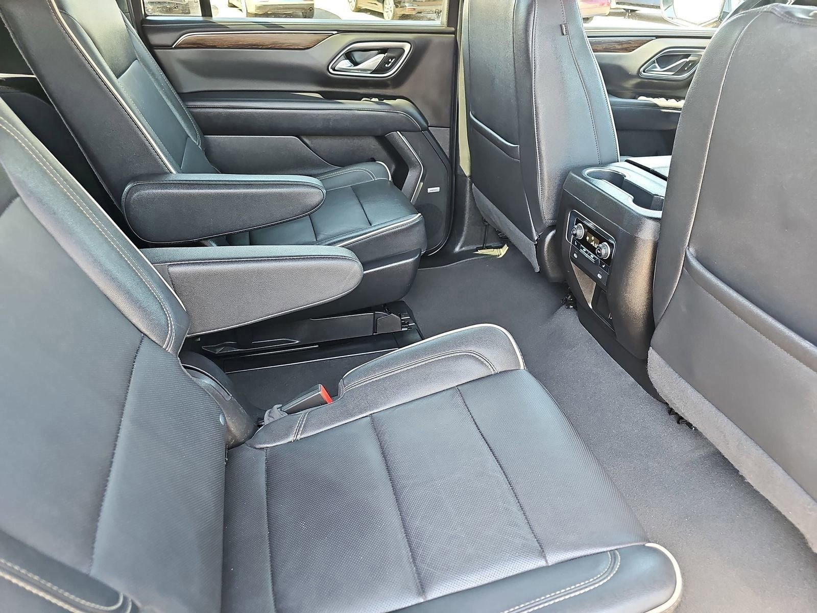 Used 2023 Chevrolet Suburban Premier image 12