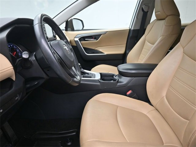 Used 2019 Toyota RAV4 XLE Premium image 17