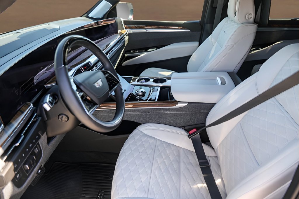 Used 2025 Cadillac Escalade ESV Sport Platinum AWD/4WD image 9