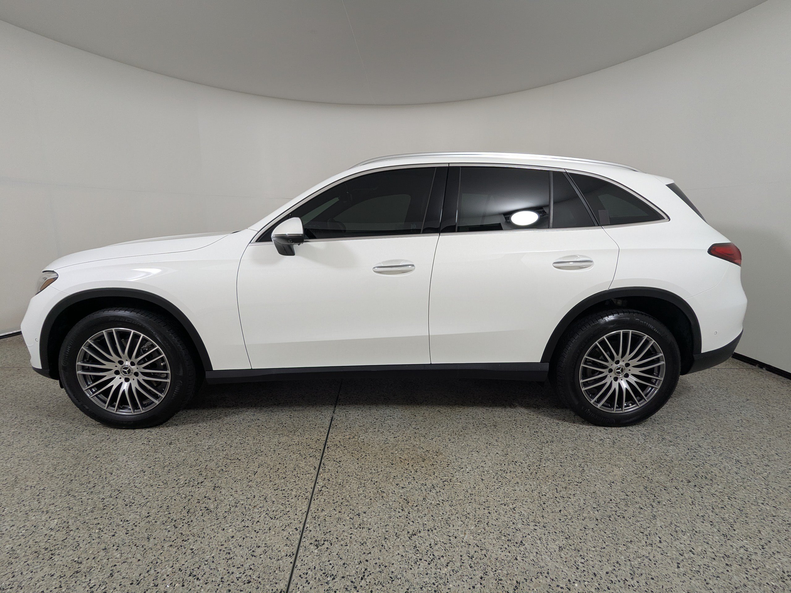 Used 2025 Mercedes-Benz GLC 300 image 4