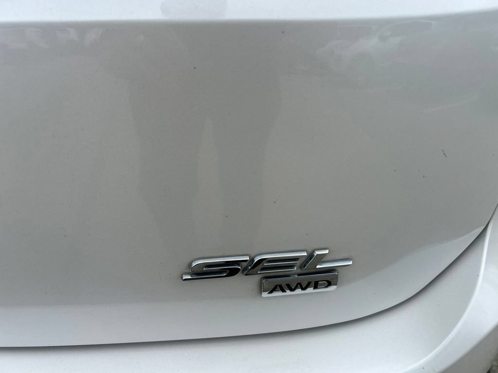 Used 2018 Ford Edge SEL w/ Equipment Group 201A AWD/4WD image 9