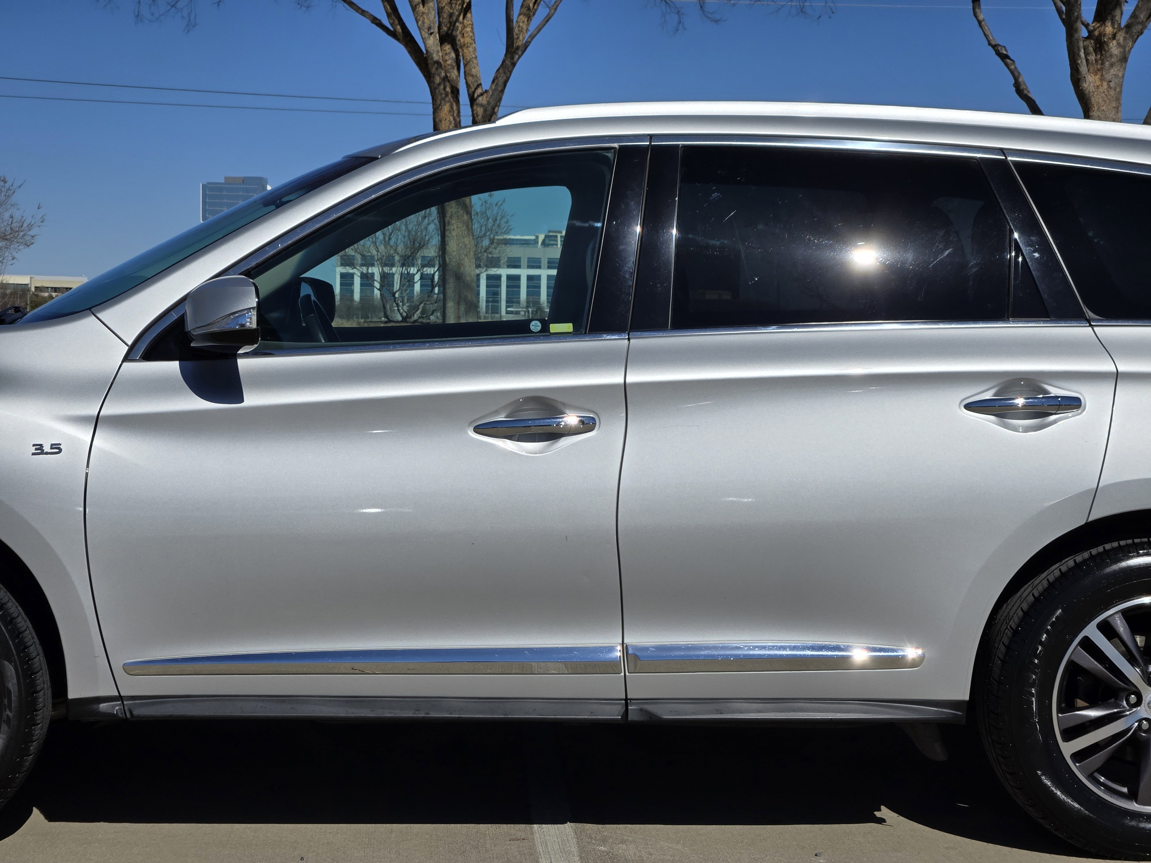 Used 2016 INFINITI QX60 AWD w/ Premium Package image 12