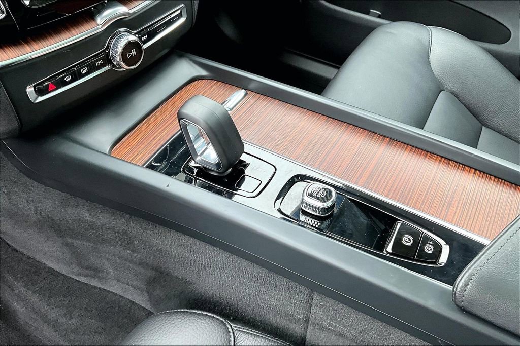 Certified 2023 Volvo XC60 B5 Plus w/ Protection Package Premier image 17