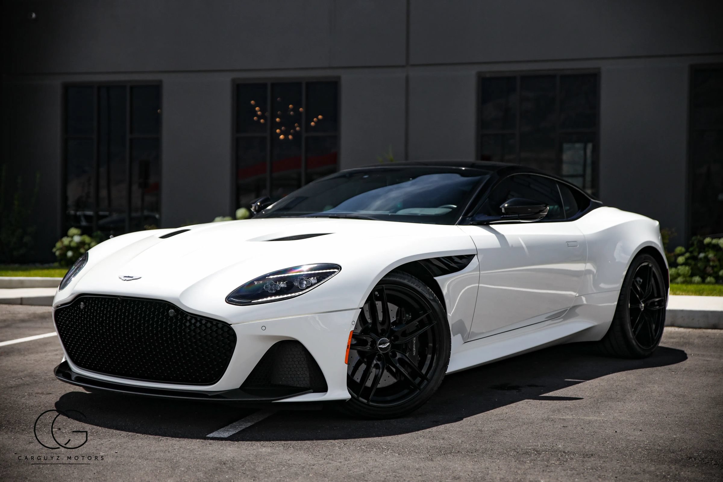 Used 2019 Aston Martin DBS Superleggera RWD image 3